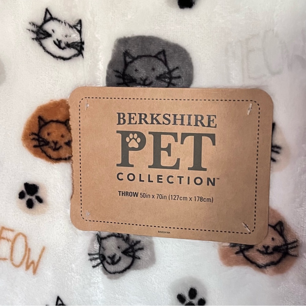 Berkshire Pet Collection Cat Throw Blanket - Picture 3 of 4